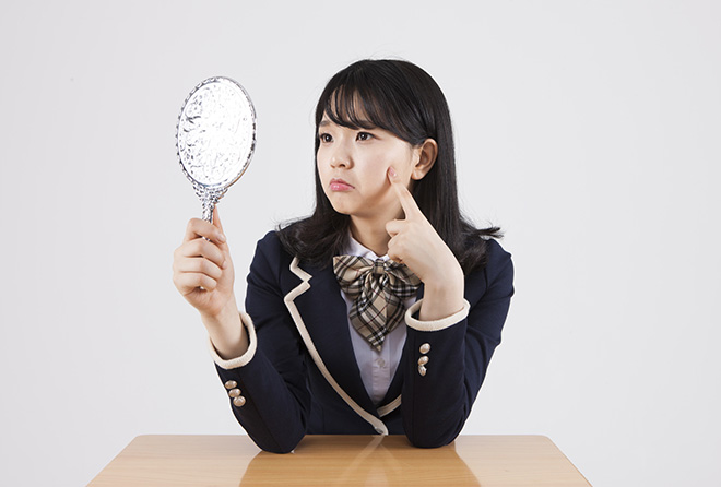 ニキビ跡を消したい!今すぐできる効果的なセルフケアとは?