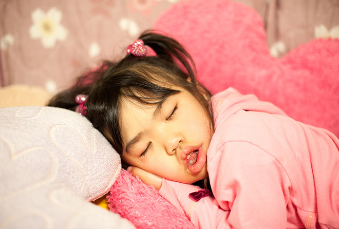 口が半開き……口呼吸をしているとおブスになるから注意