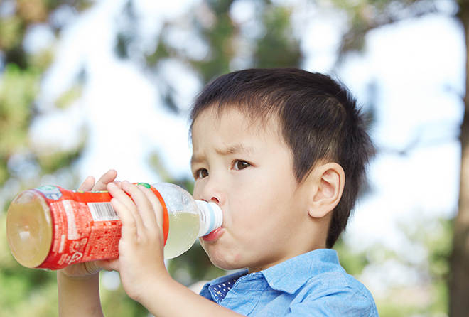 【危険】水分補給のはずがフラフラに!? ペットボトル症候群の怖さ