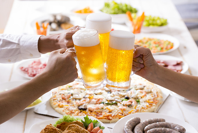 吐き気? だるい? 症状別にみる二日酔いに効く食べ物・飲み物