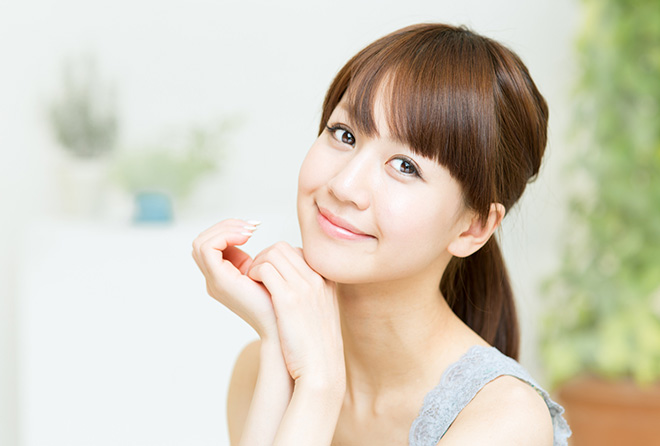 20代、30代、40代で起こる肌トラブルと年齢別のマストスキンケア