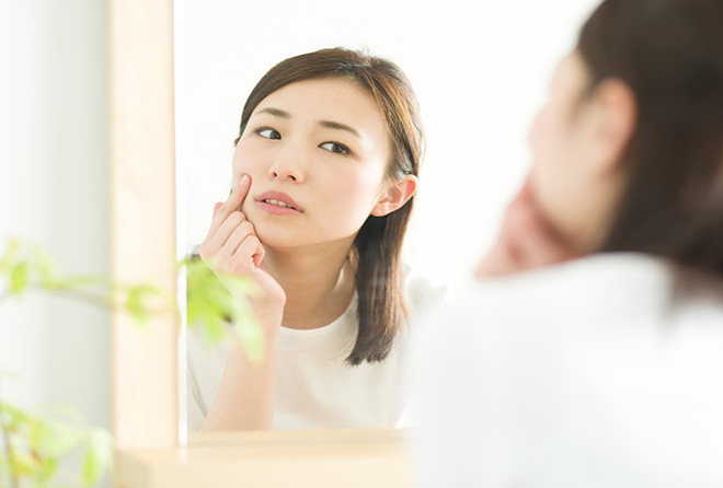 エッ! こんな習慣が? 意外すぎる大人ニキビの原因!