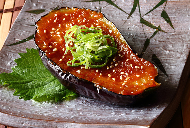 茄子に含まれる紫色の“ナスニン”は美肌と目の疲れに◎