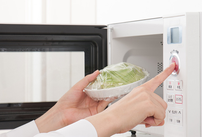 電子レンジを使うと栄養素が破壊されるって本当なの?