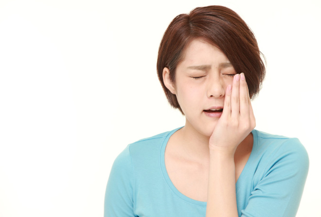 痛みが悪化する!歯が痛いときにやってはいけないNG行為