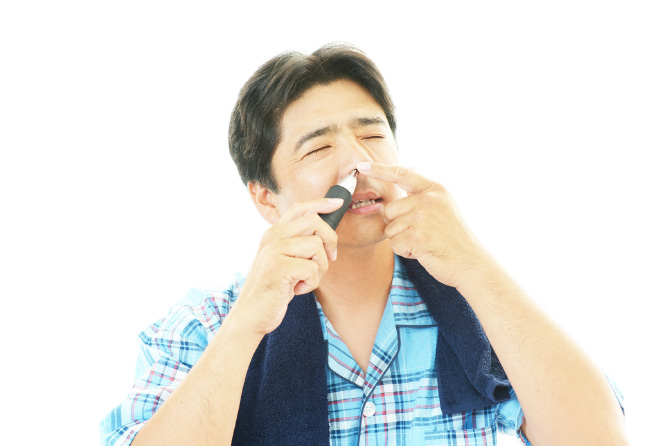 衝撃!老化で鼻毛が伸びる理由は皮膚の「たるみ」もある